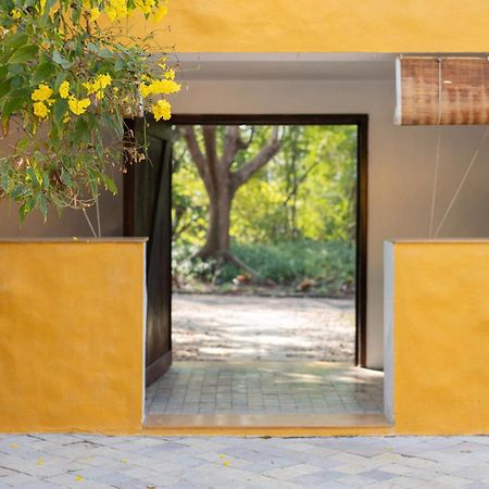 The Courtyard By Stayvista - Private Pool With Rustic Charm, Vibrant Courtyard, Spacious Verandah & Garden Алибаг Экстерьер фото